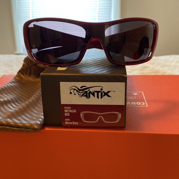 100% Authentic Oakley Metallic Red frame Warm Grey Lens Sunglasses New - Picture 1 of 3